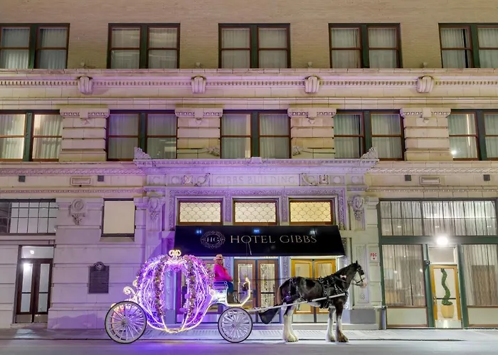 Hotel Gibbs Downtown Riverwalk