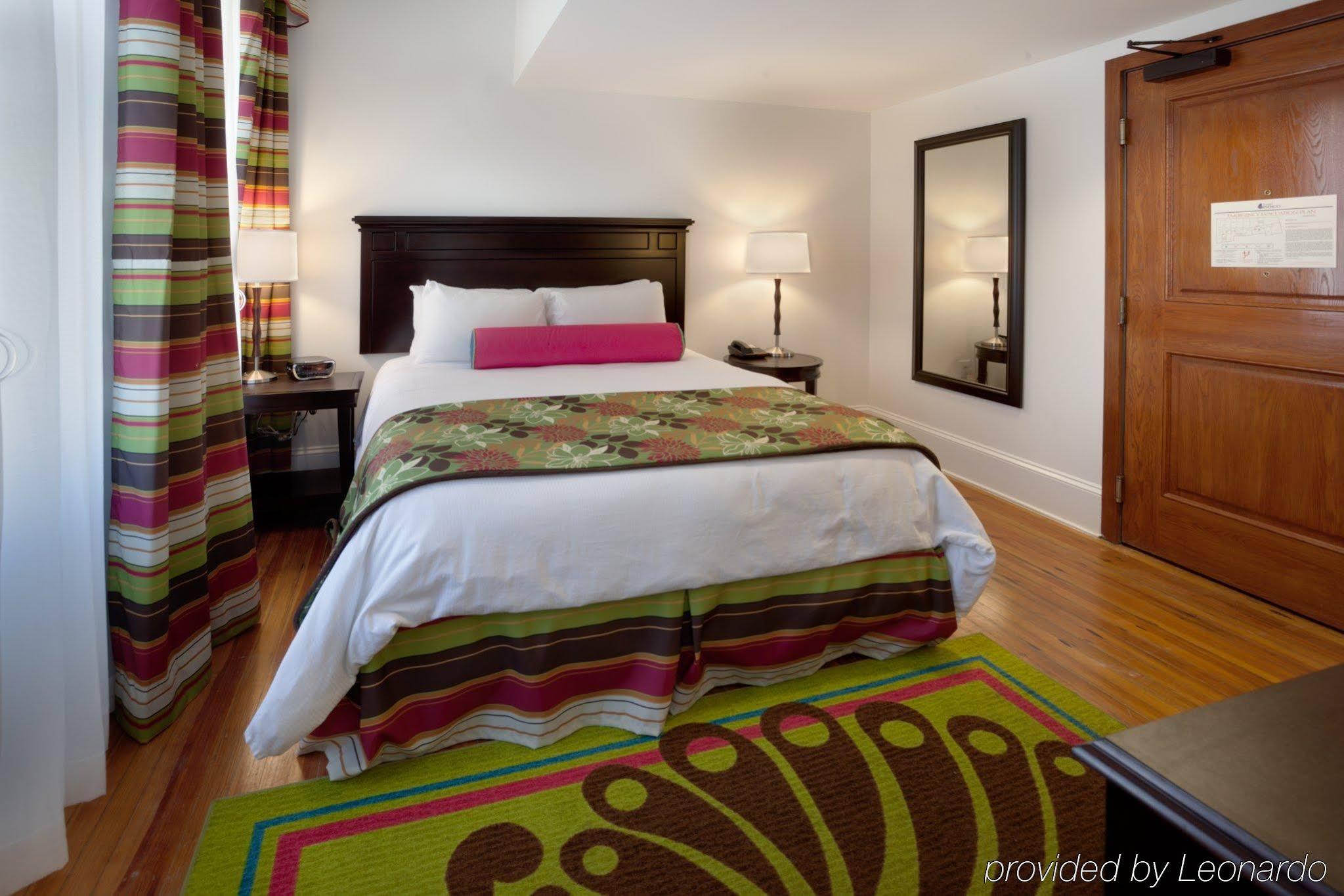 Hotel Gibbs Downtown Riverwalk