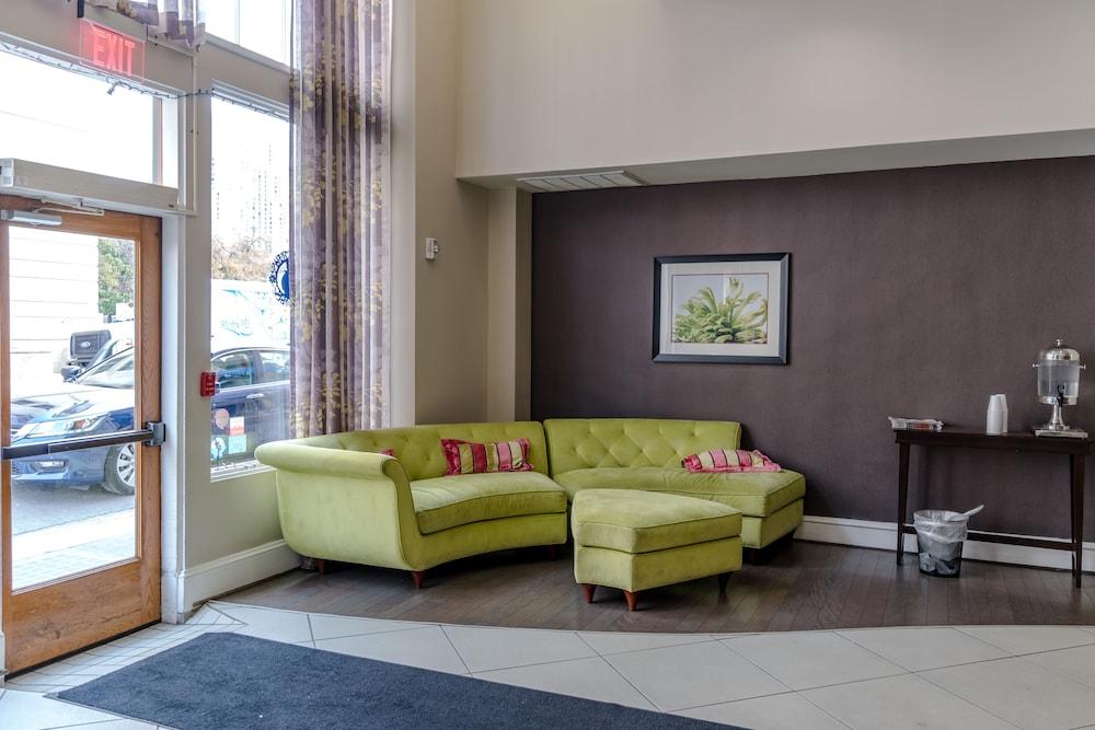Gibbs Downtown Riverwalk 4*
