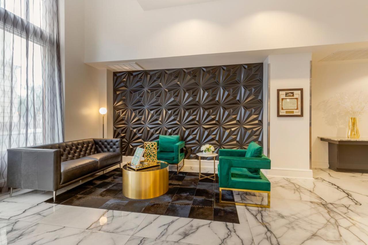 Gibbs Downtown Riverwalk Hotel