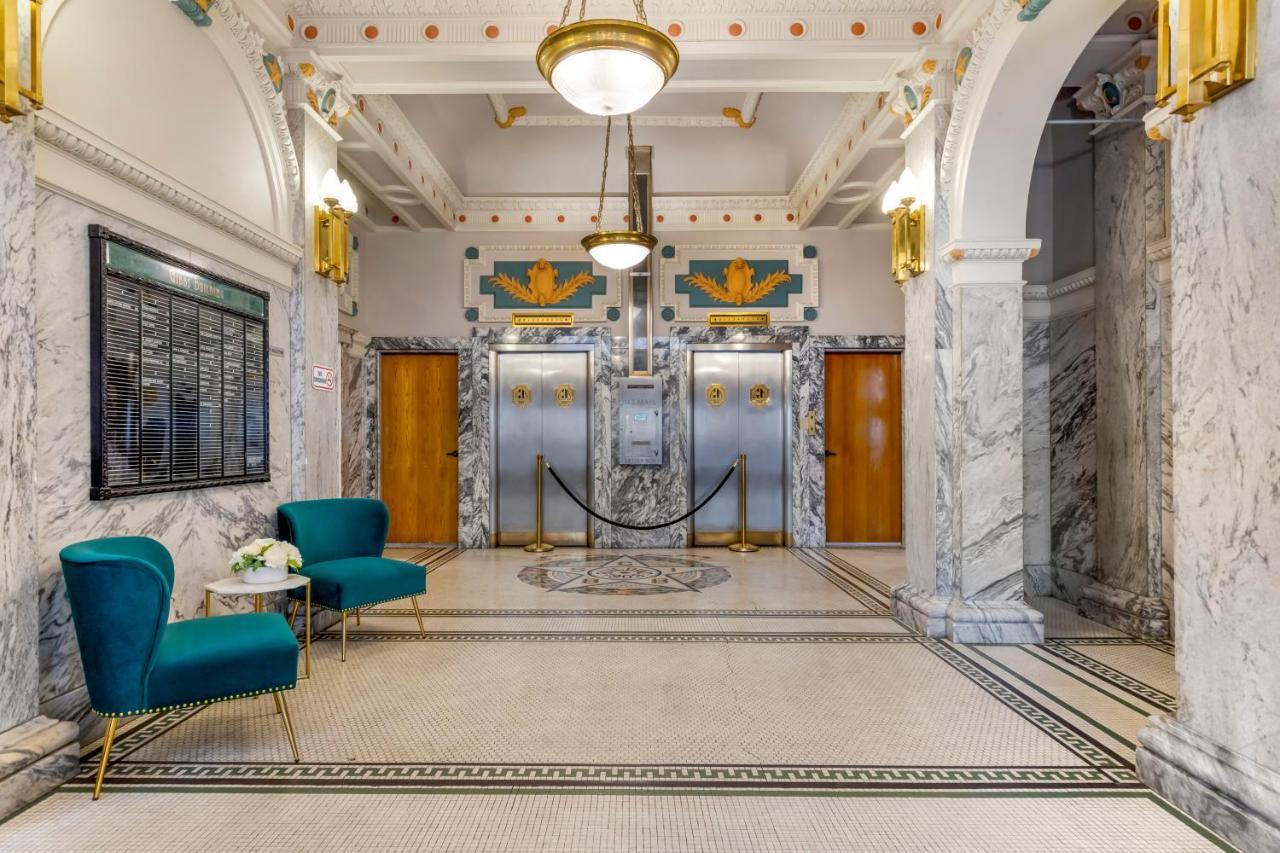 Gibbs Downtown Riverwalk 4*