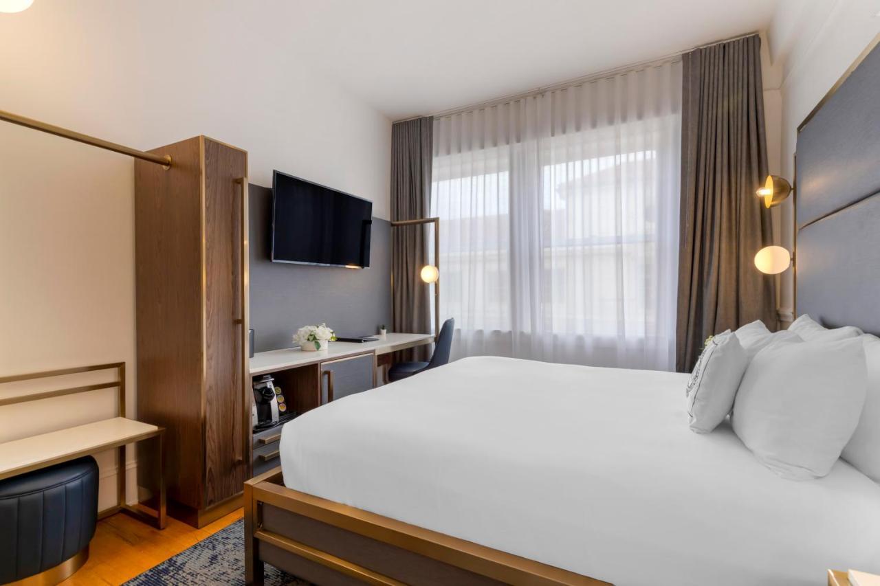 Gibbs Downtown Riverwalk 4*