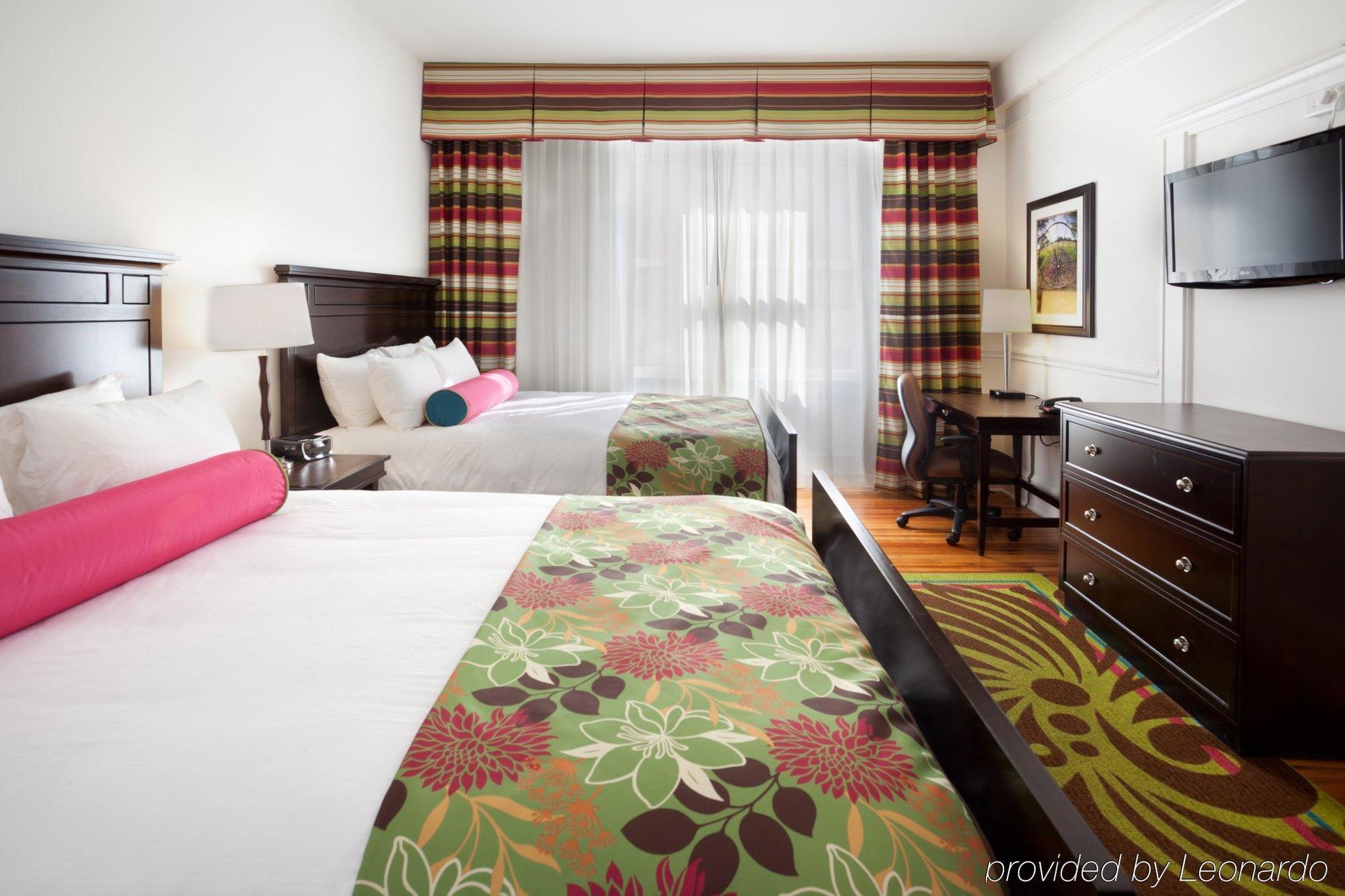 Gibbs Downtown Riverwalk Hotel 4*